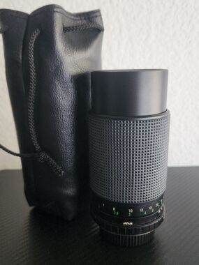 SAKAR MC Zoom / C-Macro 1:4.5 - f=80-200mm with Storage Bag